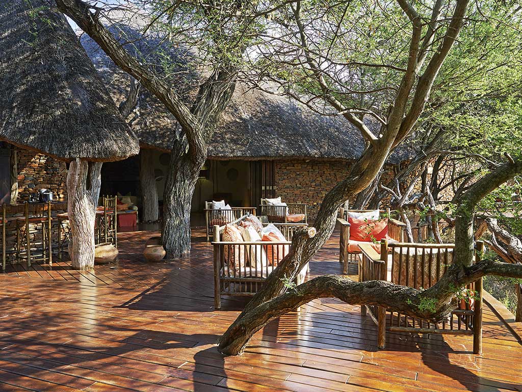 sanctuary makanyane safari lodge   main lodge deck area